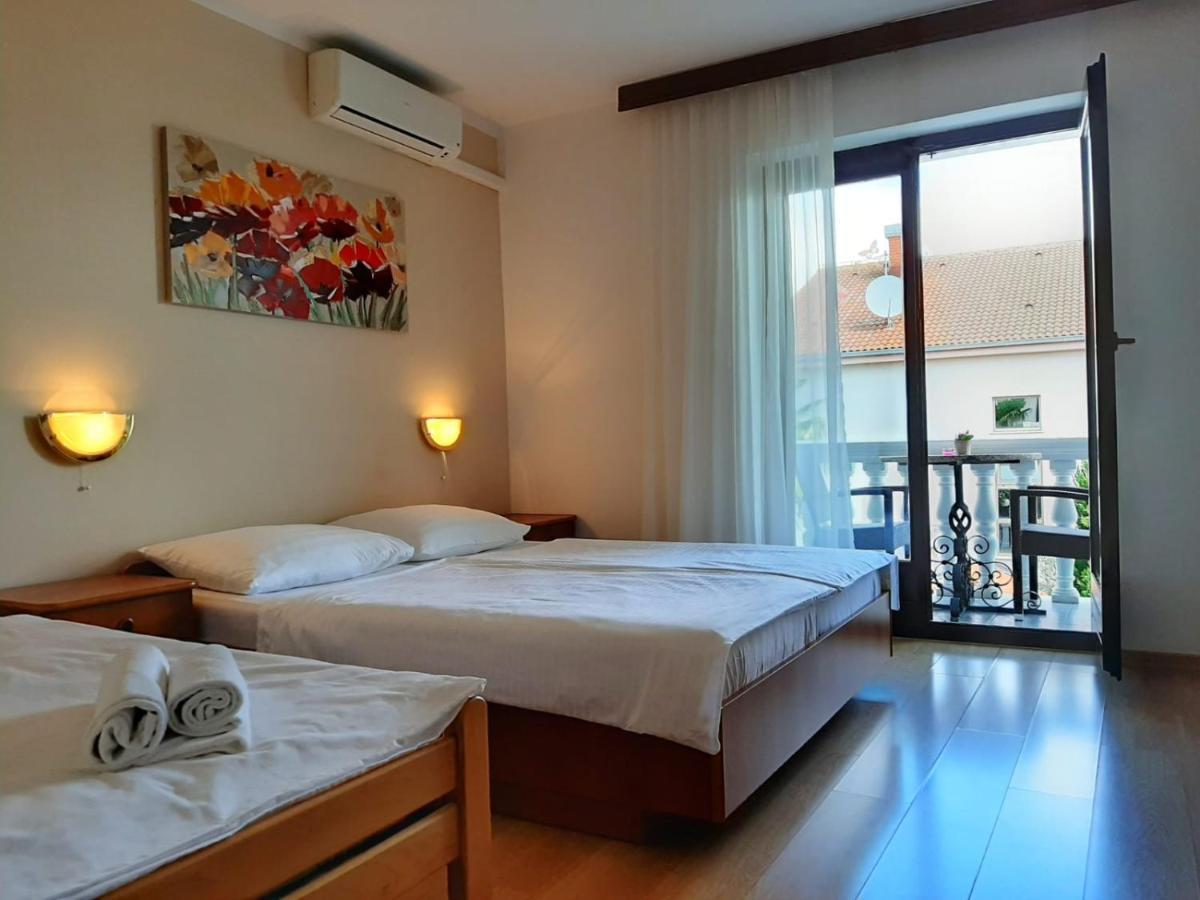 Guest House Katarina Malinska Extérieur photo