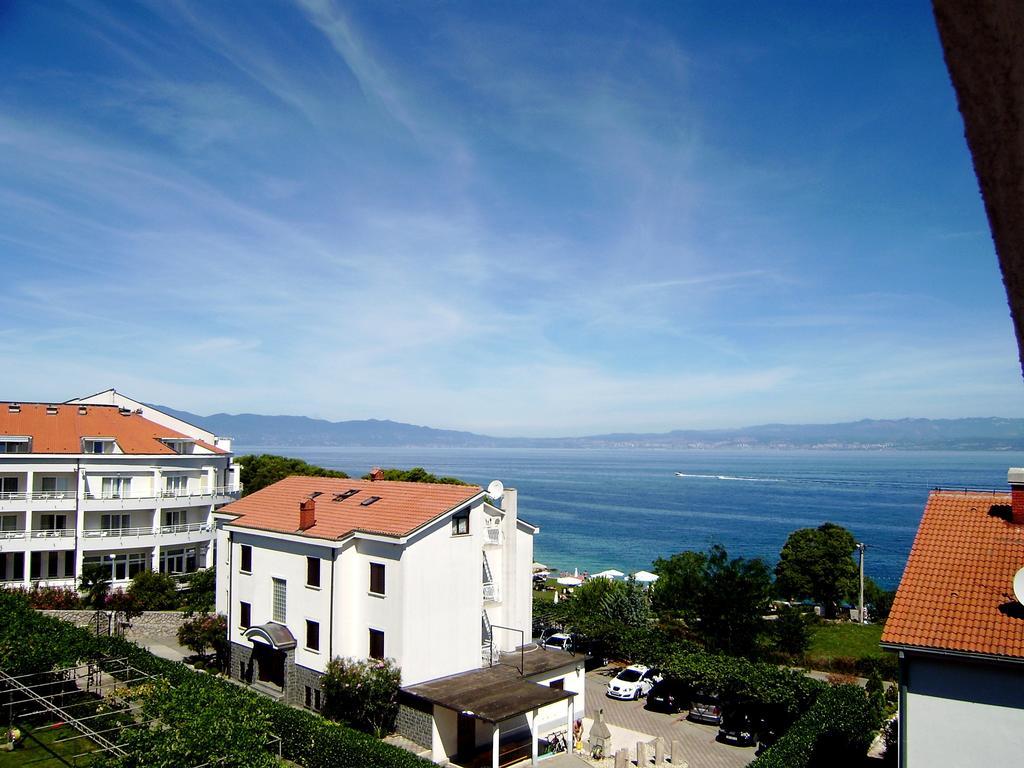 Guest House Katarina Malinska Extérieur photo