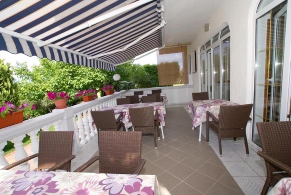 Guest House Katarina Malinska Extérieur photo