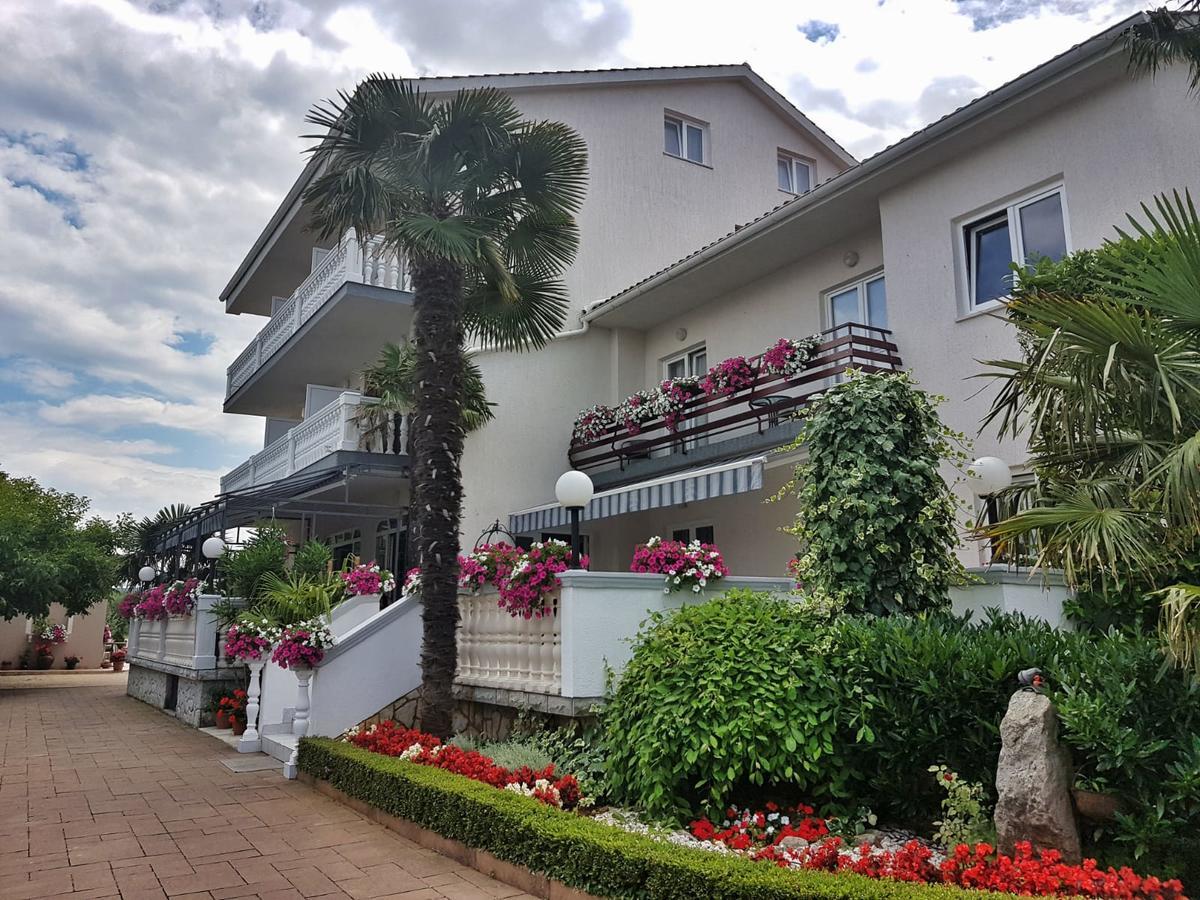 Guest House Katarina Malinska Extérieur photo