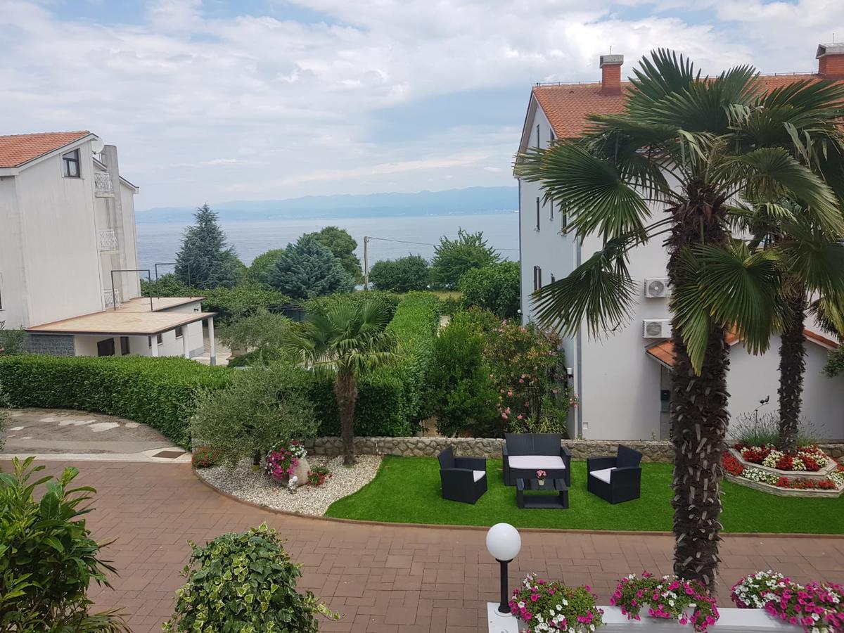 Guest House Katarina Malinska Extérieur photo